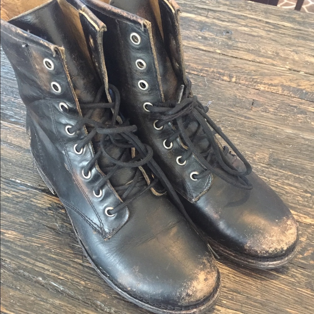 AMAZING Frye Veronica combat boots!